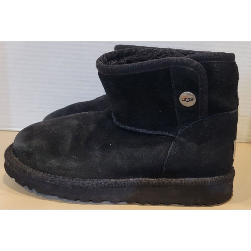 UGG Classic Short Mini Boots Black Suede Shearling Wool Youth Size 2 Girls Snap